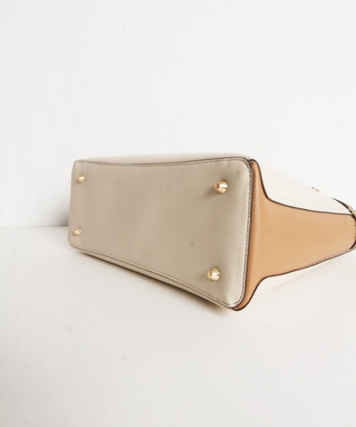 tocco closet（トッコ　クローゼット）の「ベルト付きフェイクレザーバッグ（ハンドバッグ・レディース・アイボリー/ブラック・FREE）」の16枚目の写真