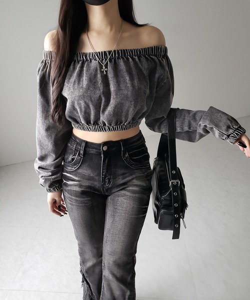 me+em select(ミームセレクト)の「【 2color 】ヴィンテージデニムギャザーオフショルトップス / vintage denim gathered off shoulder topS(その他トップス・レディース・ブルー/ブラック・FREE)」の11枚目の写真
