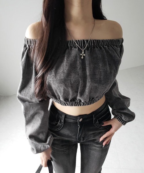 me+em select(ミームセレクト)の「【 2color 】ヴィンテージデニムギャザーオフショルトップス / vintage denim gathered off shoulder topS(その他トップス・レディース・ブルー/ブラック・FREE)」の12枚目の写真