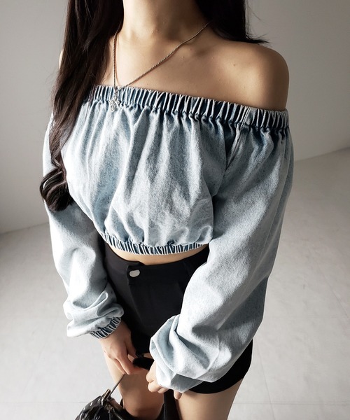 me+em select(ミームセレクト)の「【 2color 】ヴィンテージデニムギャザーオフショルトップス / vintage denim gathered off shoulder topS(その他トップス・レディース・ブルー/ブラック・FREE)」の14枚目の写真