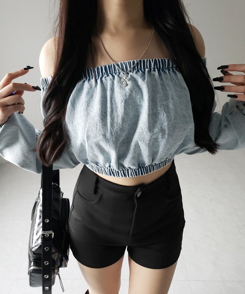 me+em select(ミームセレクト)の「【 2color 】ヴィンテージデニムギャザーオフショルトップス / vintage denim gathered off shoulder topS(その他トップス・レディース・ブルー/ブラック・FREE)」の16枚目の写真