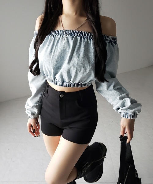 me+em select(ミームセレクト)の「【 2color 】ヴィンテージデニムギャザーオフショルトップス / vintage denim gathered off shoulder topS(その他トップス・レディース・ブルー/ブラック・FREE)」の18枚目の写真