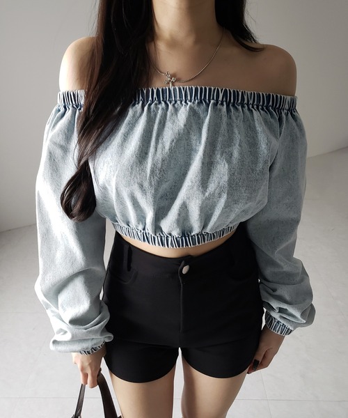 me+em select(ミームセレクト)の「【 2color 】ヴィンテージデニムギャザーオフショルトップス / vintage denim gathered off shoulder topS(その他トップス・レディース・ブルー/ブラック・FREE)」の15枚目の写真
