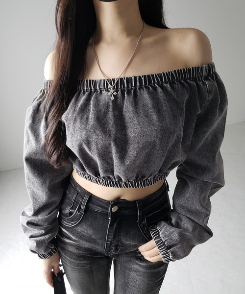 me+em select(ミームセレクト)の「【 2color 】ヴィンテージデニムギャザーオフショルトップス / vintage denim gathered off shoulder topS(その他トップス・レディース・ブルー/ブラック・FREE)」の5枚目の写真