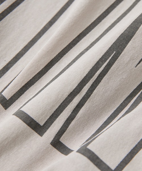 Whim Gazette(ウィムガゼット)の「リラックスロゴTシャツ(Tシャツ/カットソー・レディース・チャコールグレー/オフホワイト/グレイッシュベージュ・FREE)」の5枚目の写真
