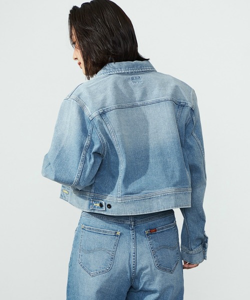 Lee（リー）の「Lee/リー【豊富なサイズ展開】Lee BABE ストレッチデニムジャケット XS-4L/ジージャン/低身長から高身長まで/デニムジャケット/ヴィンテージデニムジャケット/ショート丈デニムジャケット（デニムジャケット・レディース・ブラック系その他/ライトインディゴブルー・XX-LARGE/X-LARGE/LARGE/MEDIUM/SMALL/X-SMALL/XXX-LARGE）」の21枚目の写真