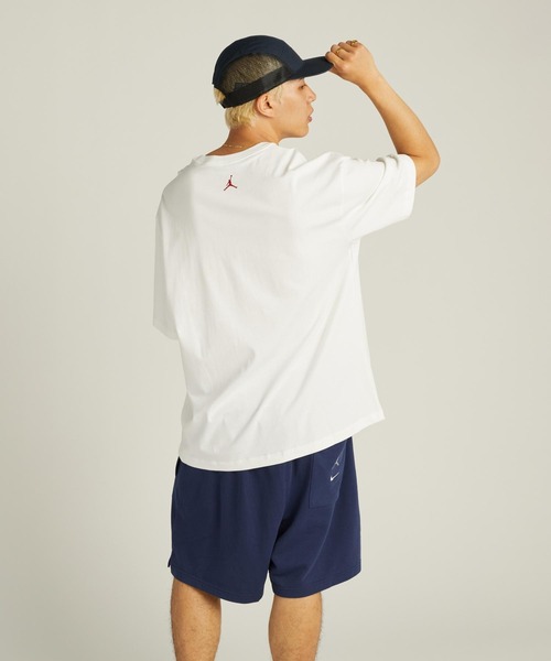 JORDAN BRAND(ジョーダンブランド)の「ジョーダン ブランド メンズ スニーカー パッチ Tシャツ / Jordan Brand Men's Sneaker Patch T-Shirt HJ2326-100 White(Tシャツ/カットソー・メンズ・ホワイト・XL/L/M/S/2XL)」の3枚目の写真