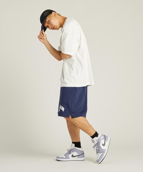 JORDAN BRAND(ジョーダンブランド)の「ジョーダン ブランド メンズ スニーカー パッチ Tシャツ / Jordan Brand Men's Sneaker Patch T-Shirt HJ2326-100 White(Tシャツ/カットソー・メンズ・ホワイト・XL/L/M/S/2XL)」の5枚目の写真