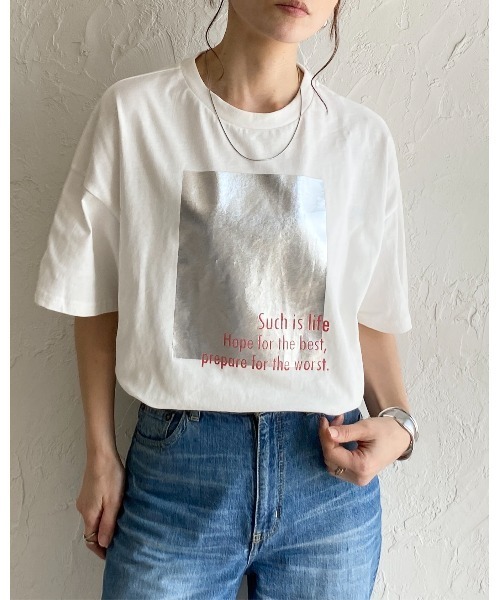 She's Closet（シーズクローゼット）の「オーバーサイズ半袖ロゴフォト箔プリントTシャツ（Tシャツ/カットソー・レディース・ホワイト系その他/ホワイト系その他3/チャコールグレー/ホワイト系その他2/ホワイト系その他4/ブラック×シルバー/ブラック/ホワイト系その他5/ホワイト系その他6/ホワイト系その他7・FREE）」の12枚目の写真