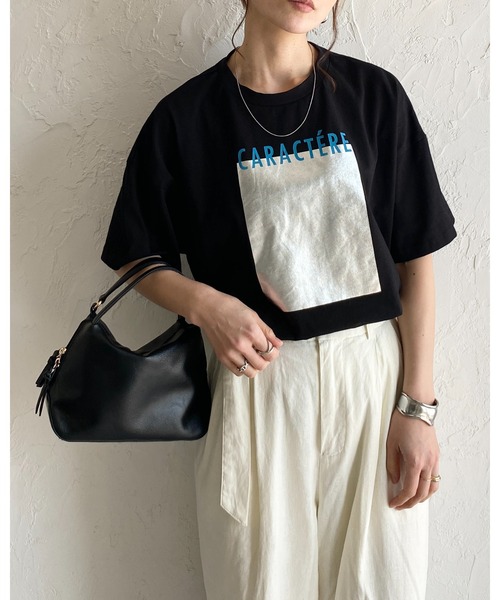 She's Closet（シーズクローゼット）の「オーバーサイズ半袖ロゴフォト箔プリントTシャツ（Tシャツ/カットソー・レディース・ホワイト系その他/ホワイト系その他3/チャコールグレー/ホワイト系その他2/ホワイト系その他4/ブラック×シルバー/ブラック/ホワイト系その他5/ホワイト系その他6/ホワイト系その他7・FREE）」の13枚目の写真