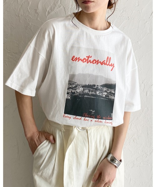 She's Closet（シーズクローゼット）の「オーバーサイズ半袖ロゴフォト箔プリントTシャツ（Tシャツ/カットソー・レディース・ホワイト系その他/ホワイト系その他3/チャコールグレー/ホワイト系その他2/ホワイト系その他4/ブラック×シルバー/ブラック/ホワイト系その他5/ホワイト系その他6/ホワイト系その他7・FREE）」の20枚目の写真