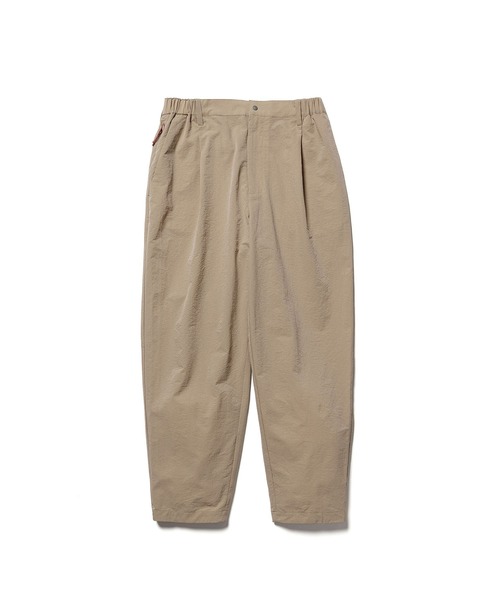 NANGA(ナンガ)の「DotAir COMFY TUCK TAPERED PANTS/ドットエアコンフィー タック テーパードパンツ(その他パンツ・メンズ・カーキ/ブラック系その他/ベージュ・S/M/L/XL)」の1枚目の写真