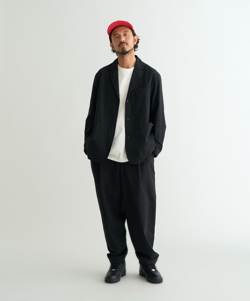 NANGA(ナンガ)の「DotAir COMFY TUCK TAPERED PANTS/ドットエアコンフィー タック テーパードパンツ(その他パンツ・メンズ・カーキ/ブラック系その他/ベージュ・S/M/L/XL)」の7枚目の写真