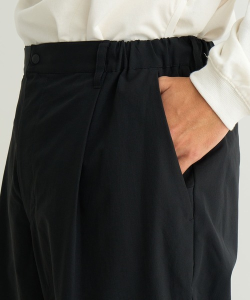 NANGA(ナンガ)の「DotAir COMFY TUCK TAPERED PANTS/ドットエアコンフィー タック テーパードパンツ(その他パンツ・メンズ・カーキ/ブラック系その他/ベージュ・S/M/L/XL)」の8枚目の写真