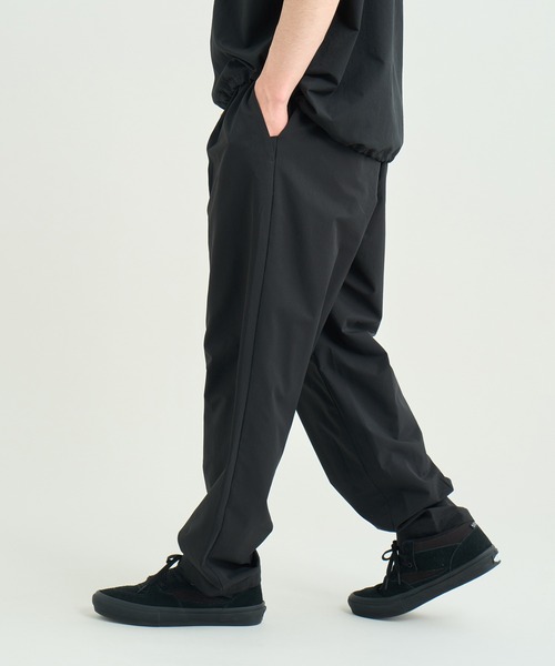 NANGA(ナンガ)の「DotAir COMFY TUCK TAPERED PANTS/ドットエアコンフィー タック テーパードパンツ(その他パンツ・メンズ・カーキ/ブラック系その他/ベージュ・S/M/L/XL)」の20枚目の写真