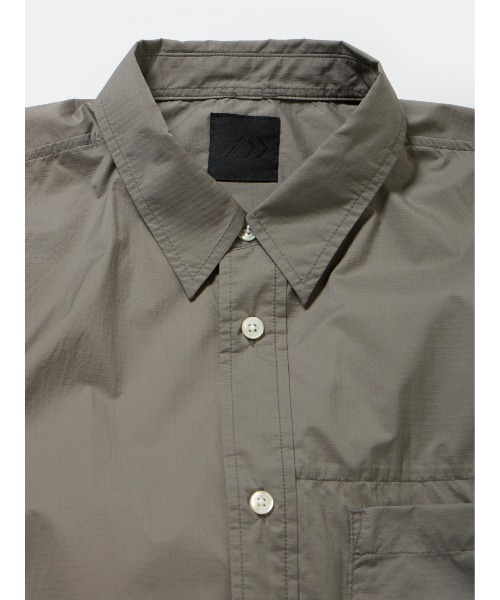 DAIWA PIER39（ダイワピア39）の「DAIWA PIER39 TECH TRAVEL SHIRT BE-64025（シャツ/ブラウス・メンズ・ブラック/カーキ/チャコールグレー・SMALL/MEDIUM/LARGE/X-LARGE）」の5枚目の写真