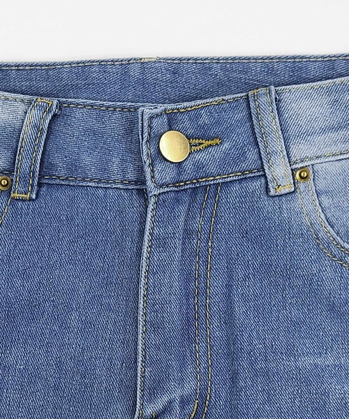 DAY CLOSET(デイ クローゼット)の「レディース タックインも映える。ウォッシュ加工ワイドストレートデニムパンツ(デニムパンツ・レディース・ブラック/ブルー・XL/M/L)」の7枚目の写真