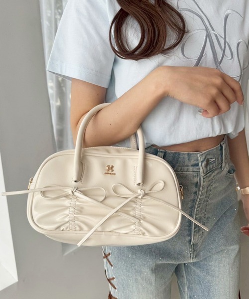 one after another NICE CLAUP（ワンアフターアナザーナイスクラップ）の「リボンシャーリングバッグ（ショルダーバッグ・レディース・アイボリー/ブラック/ネイビー・FREE）」の4枚目の写真