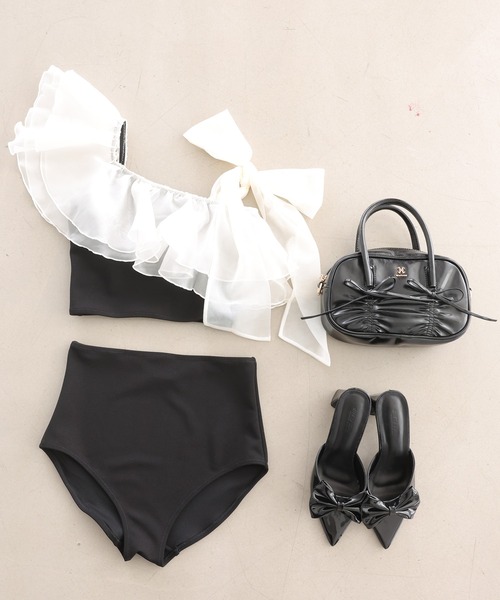 one after another NICE CLAUP（ワンアフターアナザーナイスクラップ）の「リボンシャーリングバッグ（ショルダーバッグ・レディース・アイボリー/ブラック/ネイビー・FREE）」の17枚目の写真