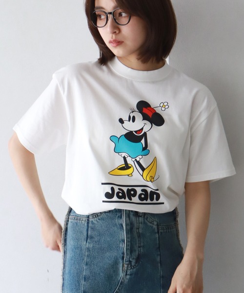 Disney（ディズニー）の「【Disney/ディズニー】ミッキー・ミニー キャラクター半袖Tシャツ メイドインジャパン（Tシャツ/カットソー・メンズ・ホワイト系/ホワイト系1/ブラック系/ブラック系1・M/L/XL）」の2枚目の写真