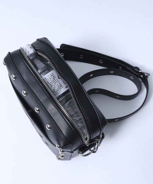 ショルダーバッグ Aki Bag 20 BLACK DARK ANGEL BEAR型押しスタッズショルダーバッグ（ショルダー