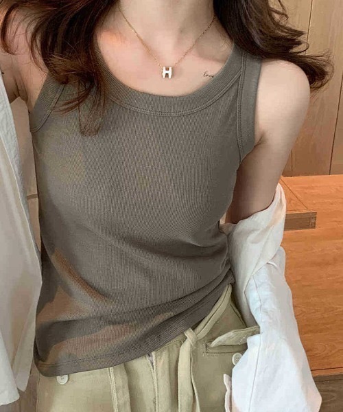 SHEPP（シープ）の「シンプルカラータンクトップ（タンクトップ・レディース・ホワイト/グレー/カーキ/ブラック/ピンク/ブラウン/ベージュ/イエロー/ネイビー・F）」の6枚目の写真