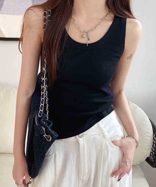 SHEPP（シープ）の「シンプルカラータンクトップ（タンクトップ・レディース・ホワイト/グレー/カーキ/ブラック/ピンク/ブラウン/ベージュ/イエロー/ネイビー・F）」の2枚目の写真