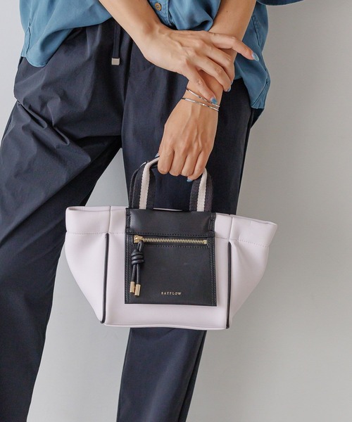 BAYFLOW（ベイフロー）の「[500mlペットボトルも入る]ポケット付きボンディングショルダー（ショルダーバッグ・レディース・グレー/ホワイト/ライトブルー/ブラック/イエロー・FREE）」の2枚目の写真