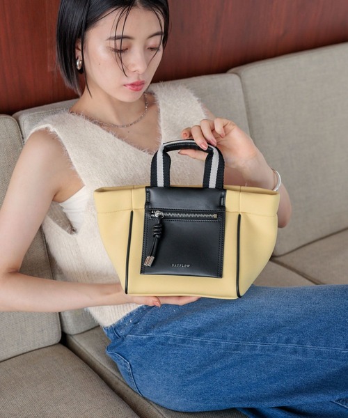 BAYFLOW（ベイフロー）の「[500mlペットボトルも入る]ポケット付きボンディングショルダー（ショルダーバッグ・レディース・グレー/ホワイト/ライトブルー/ブラック/イエロー・FREE）」の5枚目の写真