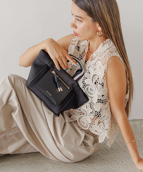 BAYFLOW（ベイフロー）の「[500mlペットボトルも入る]ポケット付きボンディングショルダー（ショルダーバッグ・レディース・グレー/ホワイト/ライトブルー/ブラック/イエロー・FREE）」の8枚目の写真