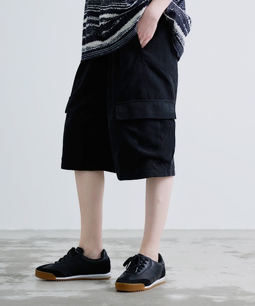 Revo.（レボ）の「Revo. ポリスウェード ワイド ハーフパンツ / カーゴショーツ（カーゴパンツ・メンズ・ブラック/カーキ/グレー・1/2）」の4枚目の写真