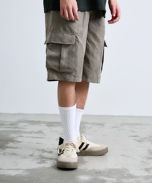 Revo.（レボ）の「Revo. ポリスウェード ワイド ハーフパンツ / カーゴショーツ（カーゴパンツ・メンズ・ブラック/カーキ/グレー・1/2）」の5枚目の写真