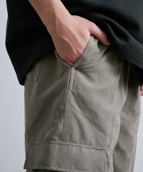 Revo.（レボ）の「Revo. ポリスウェード ワイド ハーフパンツ / カーゴショーツ（カーゴパンツ・メンズ・ブラック/カーキ/グレー・1/2）」の7枚目の写真