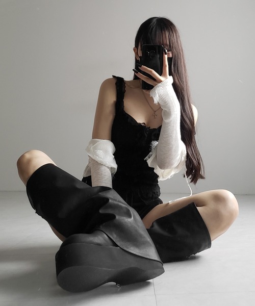 me+em select(ミームセレクト)の「【 2color 】レースフリルドッキングリブニットキャミタンク / lace frill docking lib knit cami tank(タンクトップ・レディース・ブラック/ホワイト・FREE)」の3枚目の写真