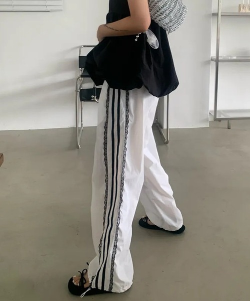 HALEY PESCA(ヘーリーペスカ)の「HALEY PESCA/レースライン トラックパンツ(その他パンツ・レディース・ホワイト/ブラック・MEDIUM/SMALL)」の2枚目の写真