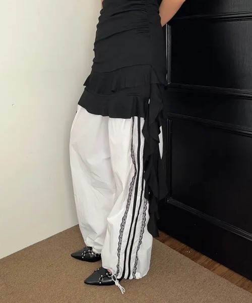 HALEY PESCA(ヘーリーペスカ)の「HALEY PESCA/レースライン トラックパンツ(その他パンツ・レディース・ホワイト/ブラック・MEDIUM/SMALL)」の3枚目の写真