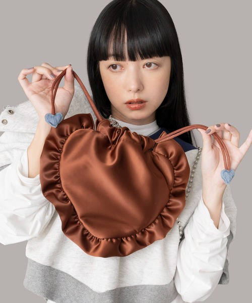 Casselini（キャセリーニ）の「Casselini(キャセリーニ)ハート巾着（ショルダーバッグ・レディース・ピンク/ブラック/ブラウン・FREE）」の2枚目の写真