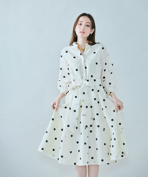 Audie a Muses(オーディアミューズ)の「シャツ風ドットワンピース(ワンピース・レディース・ブラック/オフホワイト・38/42)」の5枚目の写真