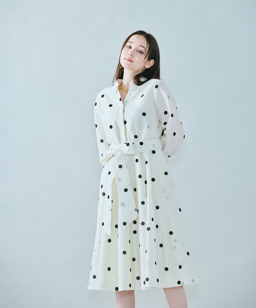 Audie a Muses(オーディアミューズ)の「シャツ風ドットワンピース(ワンピース・レディース・ブラック/オフホワイト・38/42)」の6枚目の写真