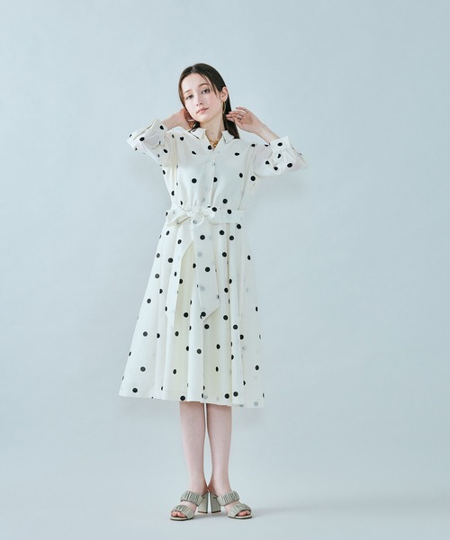 Audie a Muses(オーディアミューズ)の「シャツ風ドットワンピース(ワンピース・レディース・ブラック/オフホワイト・38/42)」の7枚目の写真