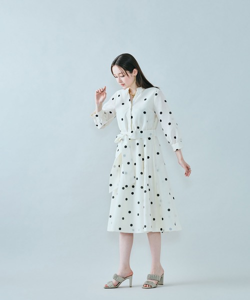 Audie a Muses(オーディアミューズ)の「シャツ風ドットワンピース(ワンピース・レディース・ブラック/オフホワイト・38/42)」の8枚目の写真