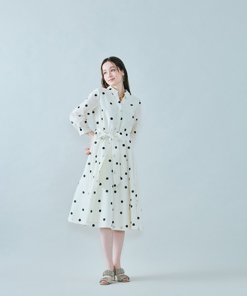 Audie a Muses(オーディアミューズ)の「シャツ風ドットワンピース(ワンピース・レディース・ブラック/オフホワイト・38/42)」の9枚目の写真