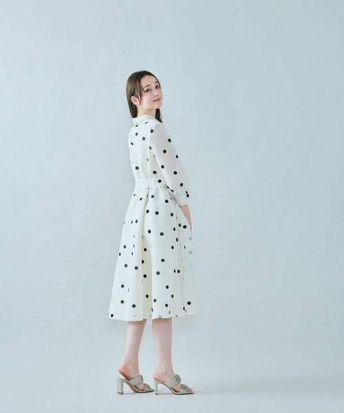 Audie a Muses(オーディアミューズ)の「シャツ風ドットワンピース(ワンピース・レディース・ブラック/オフホワイト・38/42)」の10枚目の写真