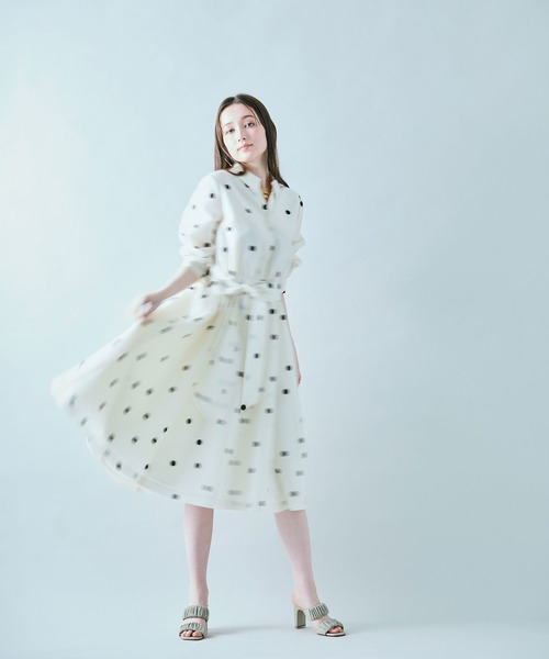 Audie a Muses(オーディアミューズ)の「シャツ風ドットワンピース(ワンピース・レディース・ブラック/オフホワイト・38/42)」の11枚目の写真
