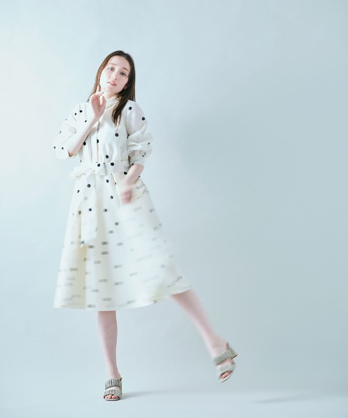Audie a Muses(オーディアミューズ)の「シャツ風ドットワンピース(ワンピース・レディース・ブラック/オフホワイト・38/42)」の12枚目の写真