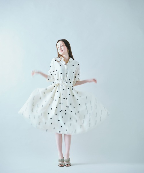 Audie a Muses(オーディアミューズ)の「シャツ風ドットワンピース(ワンピース・レディース・ブラック/オフホワイト・38/42)」の13枚目の写真