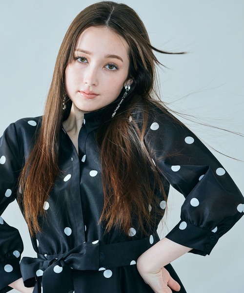 Audie a Muses(オーディアミューズ)の「シャツ風ドットワンピース(ワンピース・レディース・ブラック/オフホワイト・38/42)」の15枚目の写真