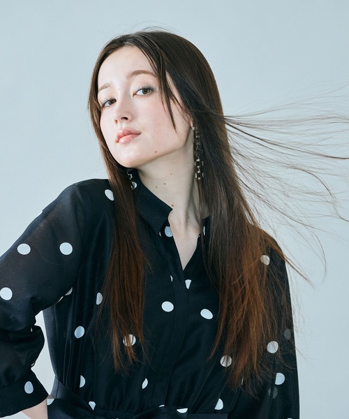 Audie a Muses(オーディアミューズ)の「シャツ風ドットワンピース(ワンピース・レディース・ブラック/オフホワイト・38/42)」の16枚目の写真