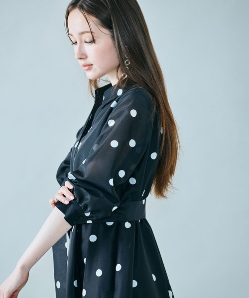 Audie a Muses(オーディアミューズ)の「シャツ風ドットワンピース(ワンピース・レディース・ブラック/オフホワイト・38/42)」の18枚目の写真