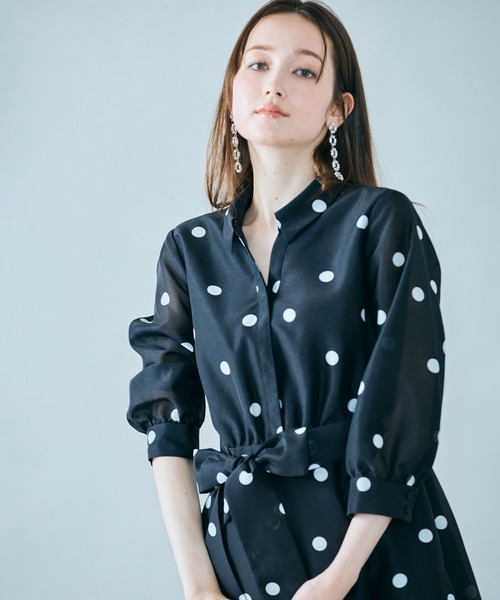 Audie a Muses(オーディアミューズ)の「シャツ風ドットワンピース(ワンピース・レディース・ブラック/オフホワイト・38/42)」の20枚目の写真